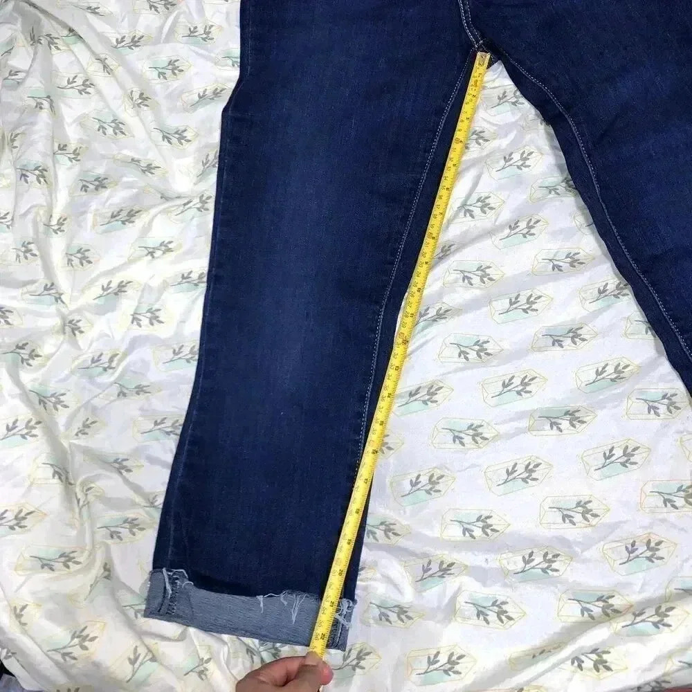 Levi's Jeans Women Size w30 L30 Cuffed Cropped Dark Wash Stretch Mid Rise. - Picture 5 of 10